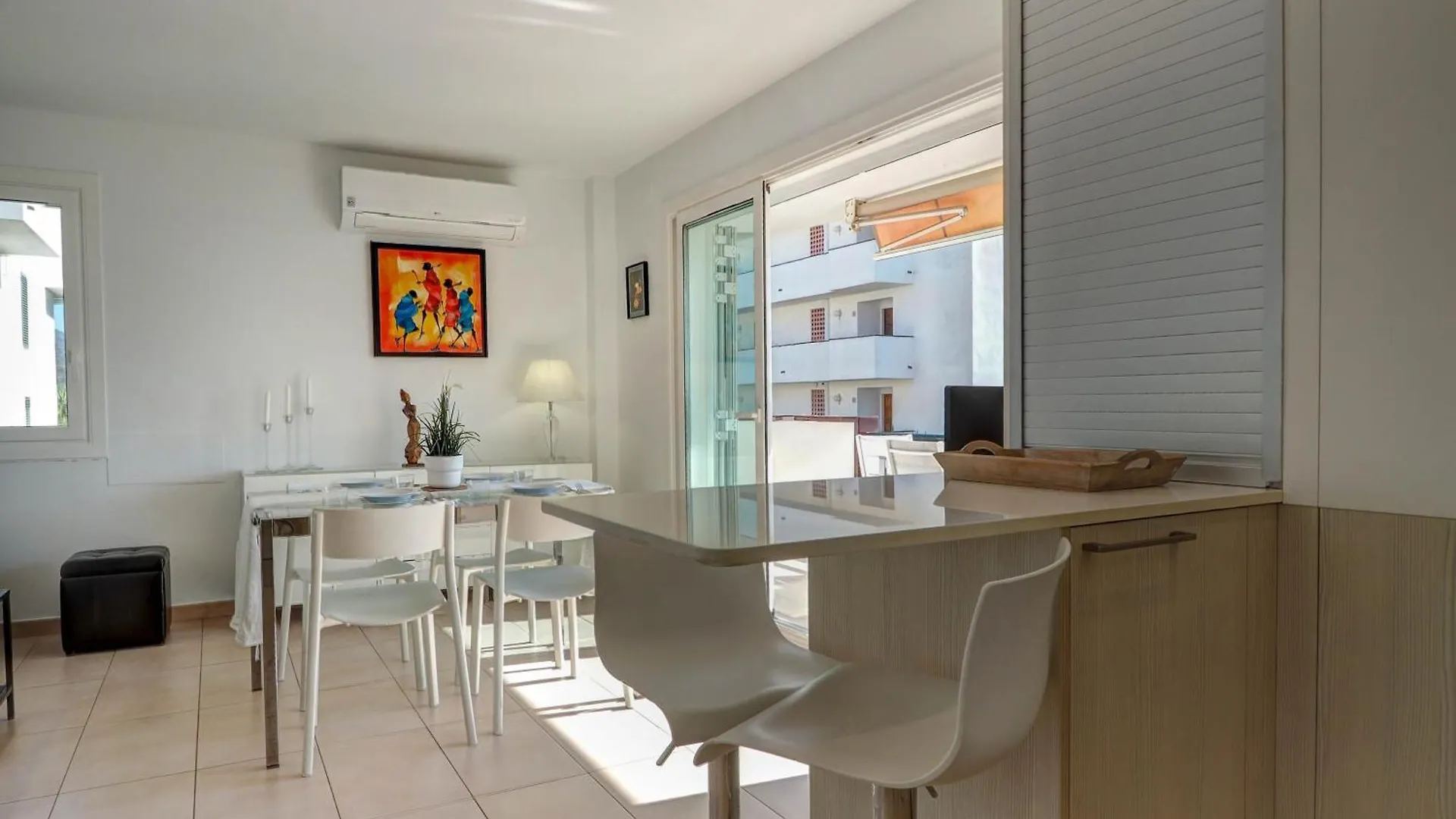 Balmins White By Hello Homes Sitges Apartment