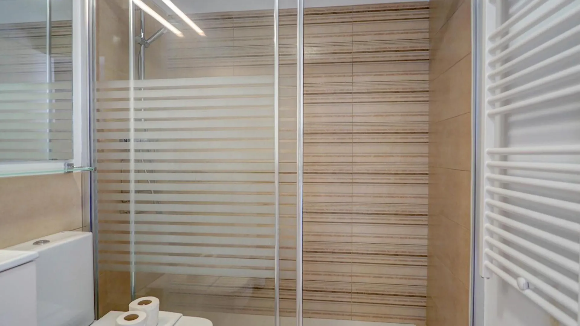 Balmins White By Hello Homes Sitges 0*,