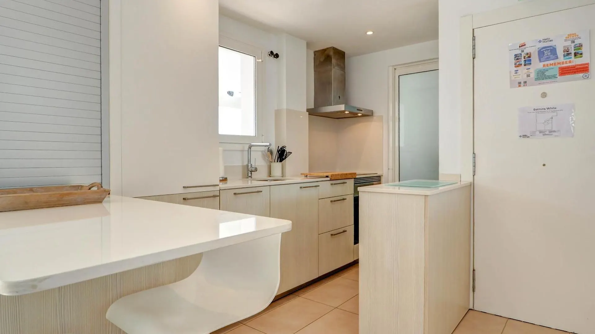 Balmins White By Hello Homes Sitges Apartment
